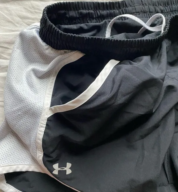 Under Armour Shorts Size S - Image 4