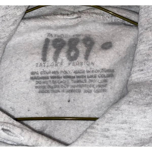 Unisex Gray Taylor Swift 1989 Taylor's Version Hoodie Sweatshirt Size‎ Medium - Image 4