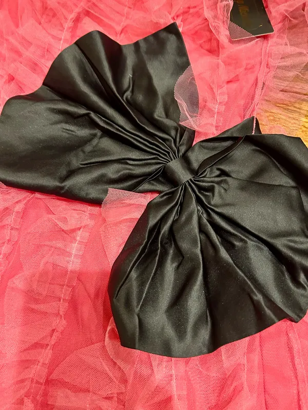 Michella vintage 1990s Barbiecore off the shoulder tulle pink/black bow dress M - Image 6