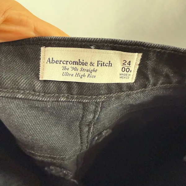 Abercrombie & Fitch Ultra High‎ Rise 90s Straight Jean in Black Size 24 or 00 - Image 9