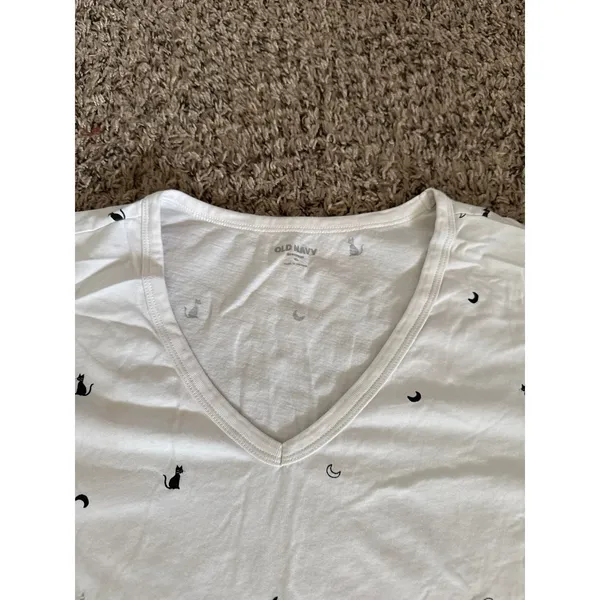 Old Navy Women's Everyday V Neck Cat Moon White Short Sleeve‎ Tee Size XL - Image 2
