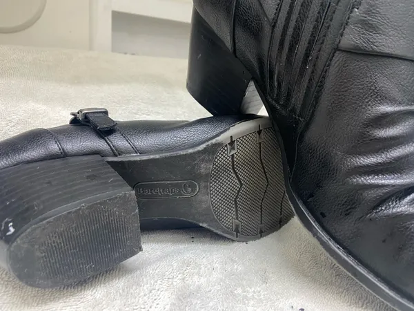 Baretraps Women’s Black Faux Leather Buckle Ankle Boots Block Heel 10M - Image 4