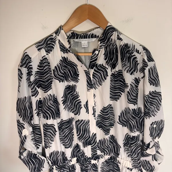Diane von Furstenberg DVF Deandra Silk Romper Black White Abstract Wave Size 2 - Image 4