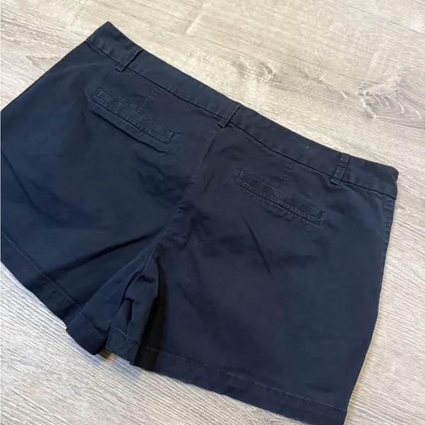 •BANANA REPUBLIC• NAVY SHORTS - Image 5