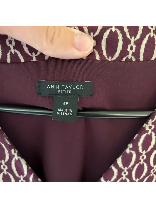Ann Taylor Petites EUC Womens Burgundy Maroon Chain Print Belted Sheath Dress 6P - Image 3