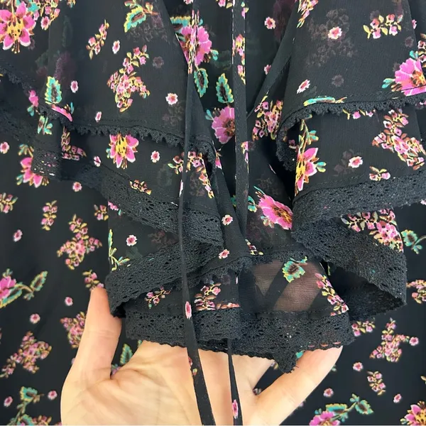 Rebecca Minkoff Devy Black/Pink Floral Ruffle Bell Sleeve Blouse Size Small - Image 13