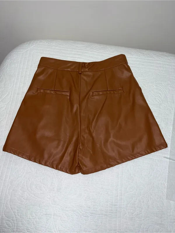 SHEIN Basics Brown Faux Leather Pleated High Rise Shorts Size M NWT - Image 3