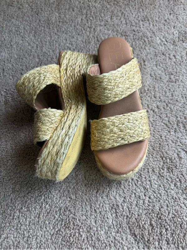 Beach by Matisse Raffia Platform Sandals Sz 8 Tan - Image 3