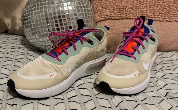 Women’s  Air Max DIA - Image 3