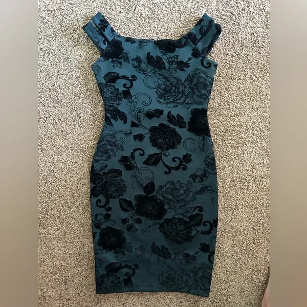 Windsor Green and Black Floral Mini Dress - Image 4