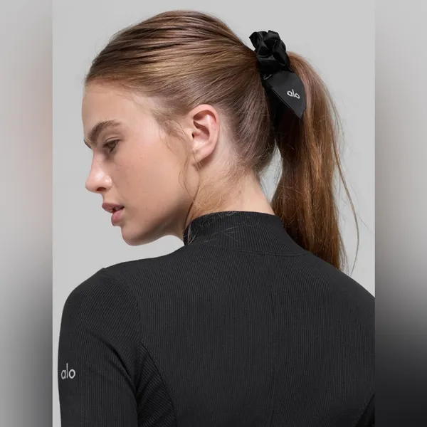 ALO Yoga NWT Airlift Rhythm Scrunchie Elegant Black Hair Accessories - Image 2