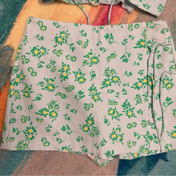 Zara Floral Two-Piece Set with Green and Yellow Accents - Image 3