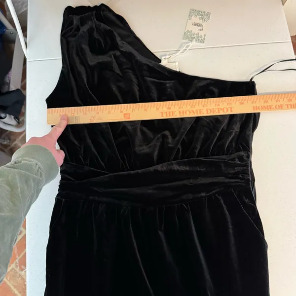 Tuckernuck HYACINTH HOUSE Black Velvet One Shoulder Araminta‎ Jumpsuit READ med. - Image 6