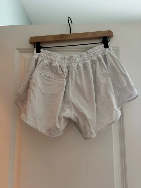 Lululemon Hottie Hot Shorts 2.5" Low-Rise - Image 2