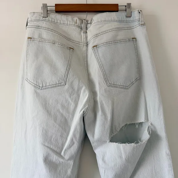 Abercrombie & Fitch Light Wash Mid Rise Baggy Jeans - Image 7