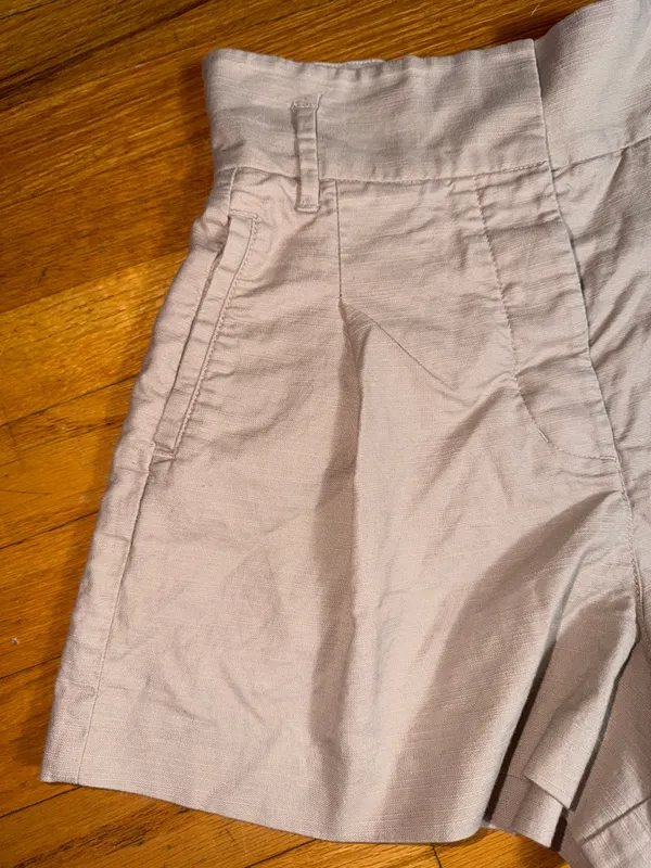 Wilfred High-Waist Pleated Shorts in Light Tan - Image 2