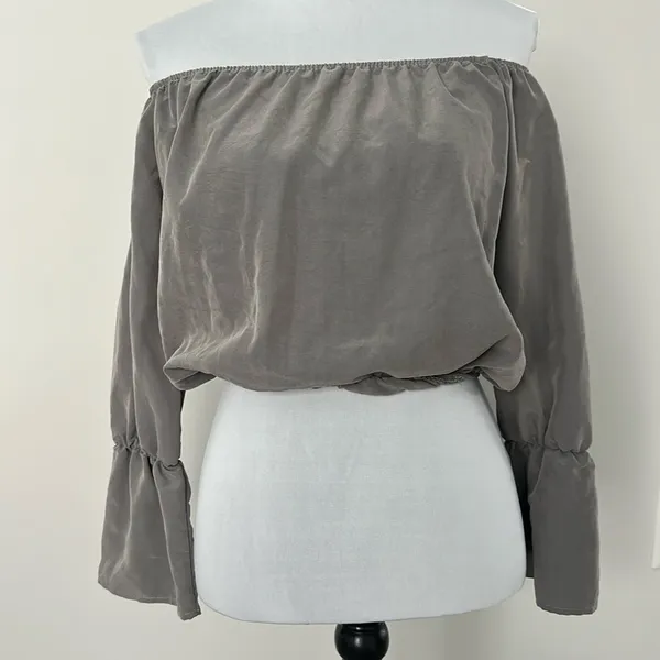 Everly Grey Off The‎ Shoulder Crop Top Sz S - Image 2