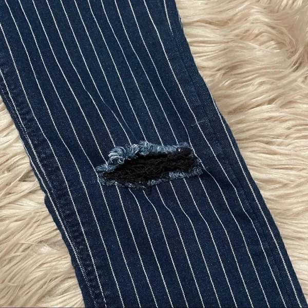 Zara pinstriped torn knee jeans size 4 - Image 4