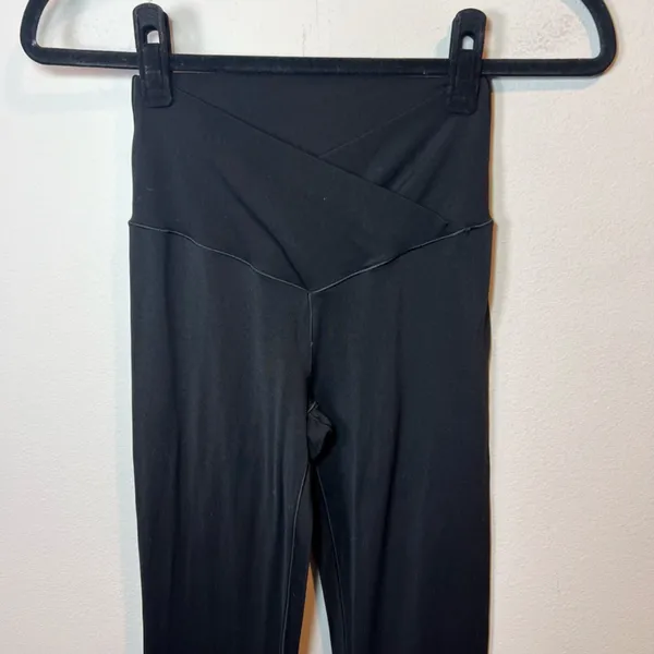 Offline By Aerie Real Me Super Flare Hi-Rise Crossover Leggings Black Sz Medium - Image 2