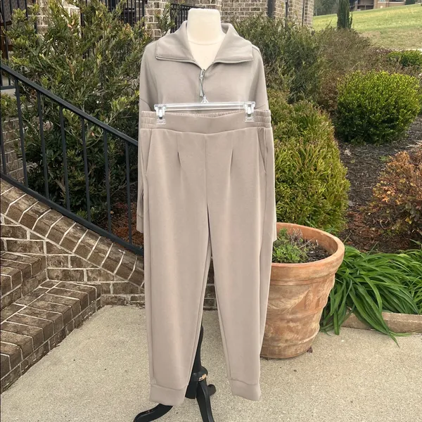 Avia So soft comfy Sweatsuit Sweatshirt Matching Pants Set Women’s Medium Taupe - Image 4