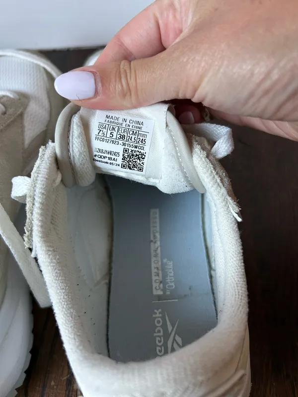 Women’s Reebok Suede Comfort Foot Bed Ortholite Off-White Athletic Shoes, size 7.5 - Image 5