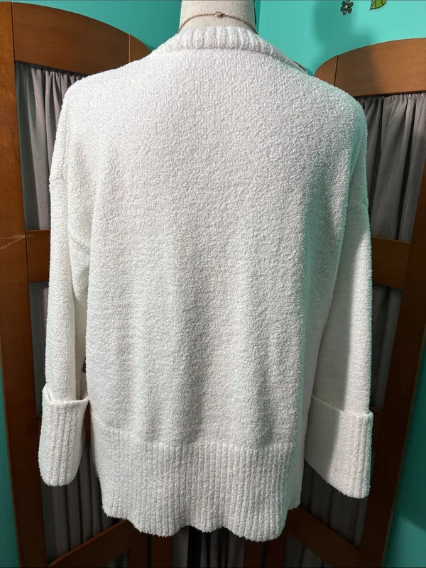 Cozy Women's Cream Bouclé Crewneck Sweater - Image 8