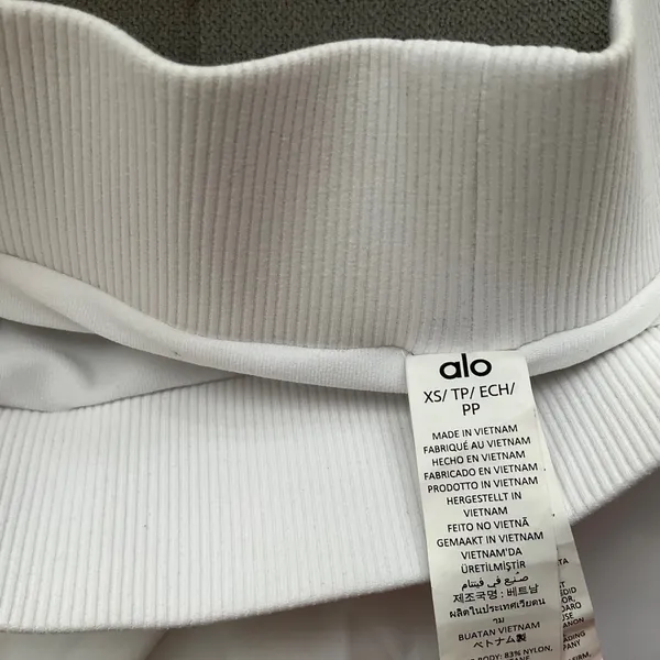 Alo Yoga Breezy Short White XS - Image 3