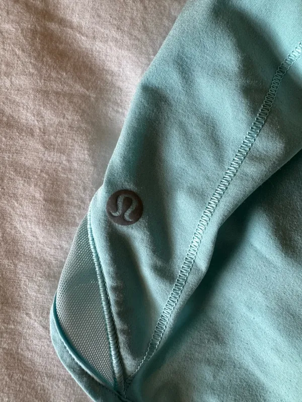 Lululemon Hotty Hot 2.5" Shorts - Image 4
