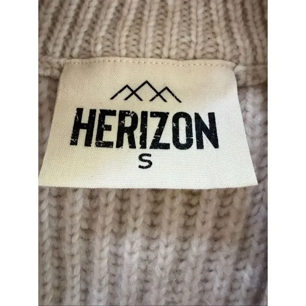 NWOT Herizon Patterned V - Image 8