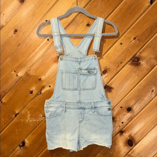 Mossimo light wash denim raw hem shorts overalls - Image 2