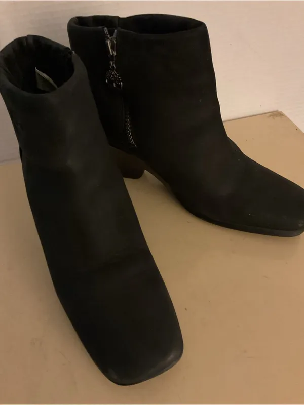 Timberland women Black Nubuck leather Chelsea Ankle Boots US 9 - Image 5