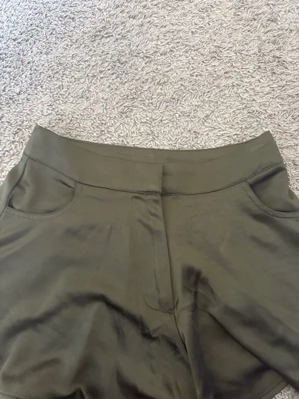 Forever 21 Olive Green Flared Shorts with Pockets / BB7 - Image 2