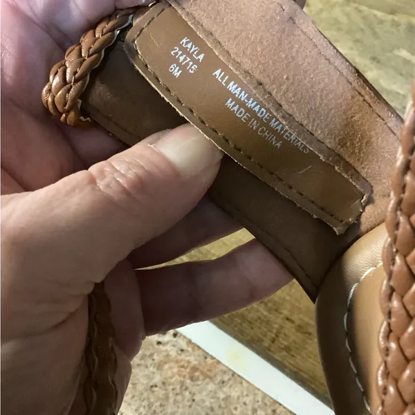 X/appeal Kayla Strappy braided gladiator flats. Size 6. - Image 10