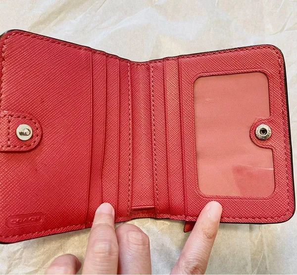 Coach wallet with bow tie in pink - Image 3
