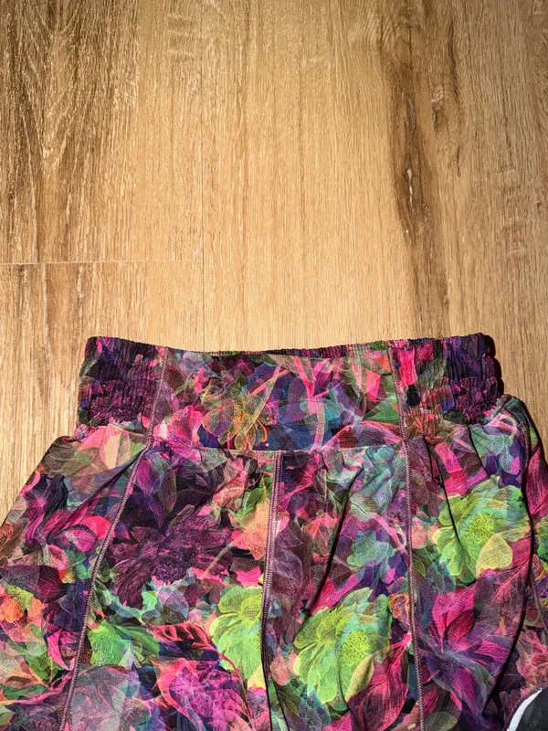 Lululemon Hotty Hot Shorts - Image 3