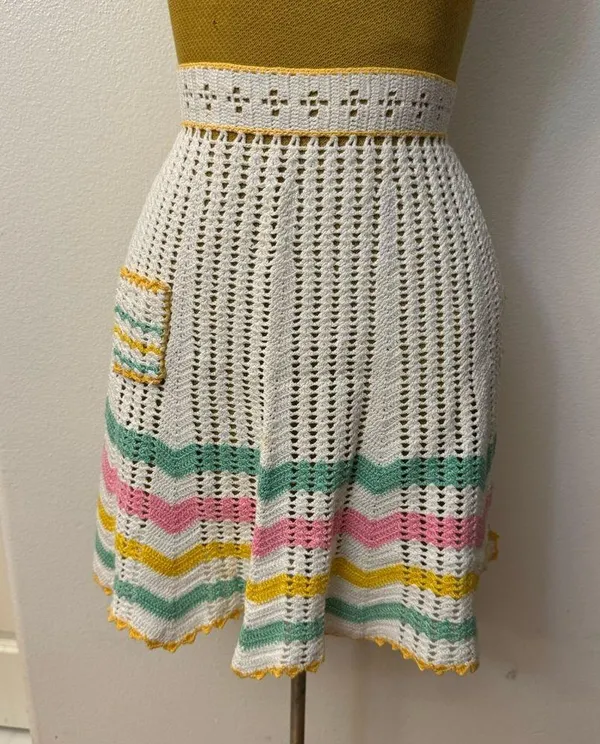 Handmade Vintage 60's/70's Style Apron - Image 5
