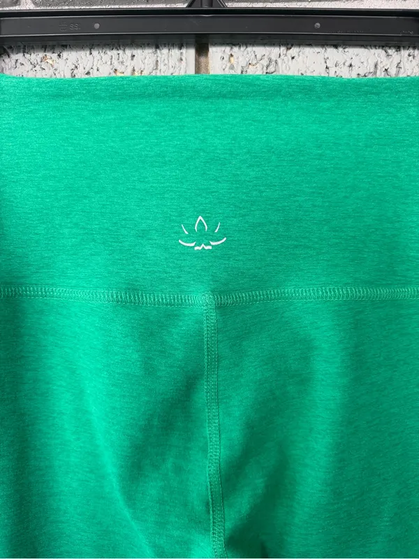 Beyond Yoga Spacedye High Waisted Yoga Capris Green Grass Heather Size XS - Image 6