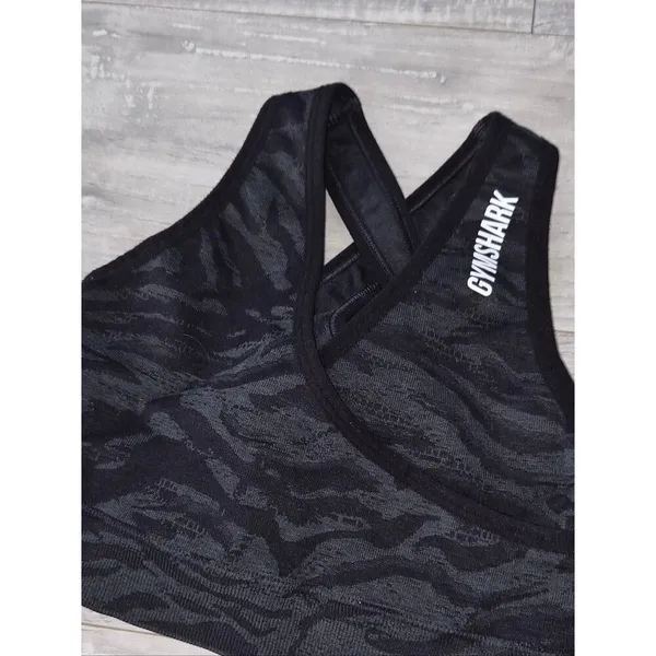 Gymshark Women's Black and Grey Bra - Image 6