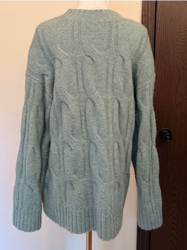 American Eagle light green cable knit crewneck oversized sweater - Image 4