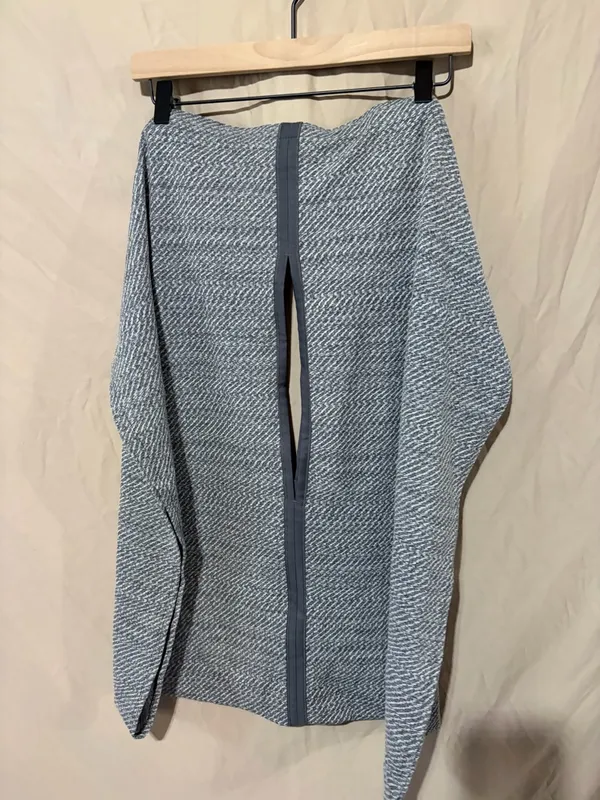 Lululemon Vinyasa Wrap Heather Grey Convertible Snap Scarf Herringbone Rulu - Image 4