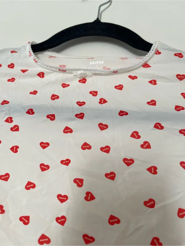 SKIMS White Red Heart Print Sheer Mesh Fits Everybody Picot Crop Tee Small - Image 3