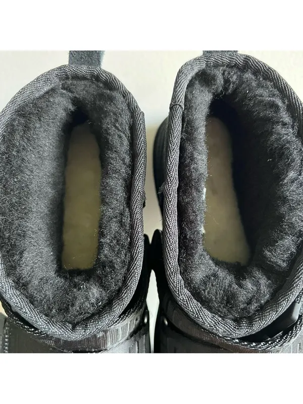 UGG NEW Classic Ultra Mini Hybrid Women's Boot Size 7 #814 - Image 6