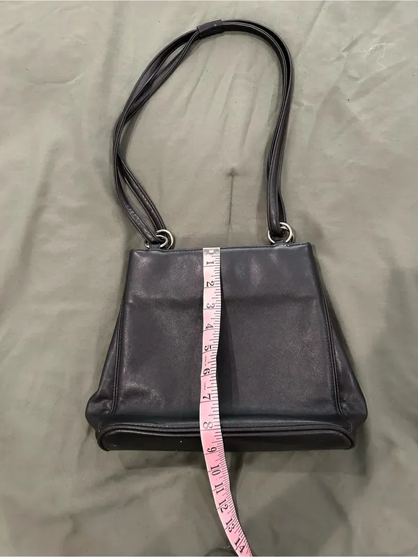 Elegant Black Leather Shoulder Bag with Double Straps - Image 4