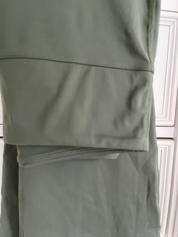 Amazon Essentials Green Yoga Pants - Image 4