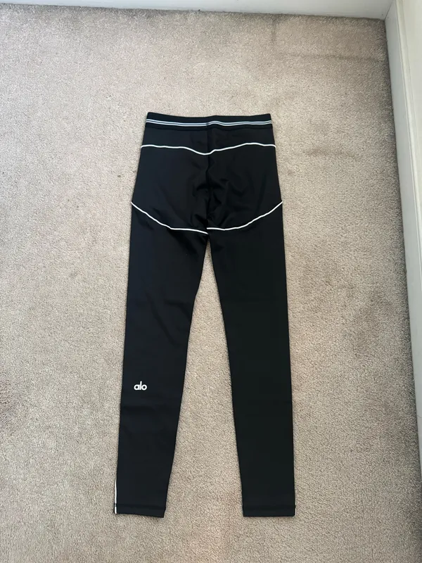 *Black* Alo Yoga Bra & Leggings - Image 4