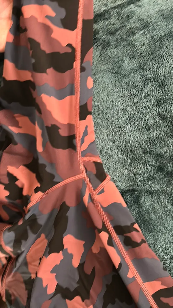 Lululemon size 12 burgundy camo - Image 3