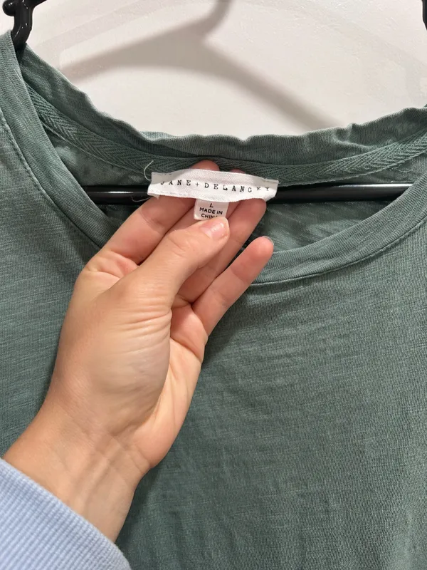Jane and Delancey Green blouse with puffed sleeves - Image 2