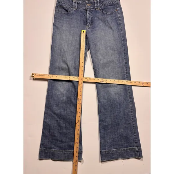 Eddie Bauer Womens Blue Flare Leg Jeans Medium Wash Frayed Hem Mid Rise 31x31‎ - Image 3