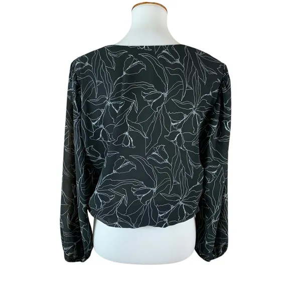 ASTR‎ The Label Black White Floral Wrap Blouse Long Sleeve Top Chic Medium - Image 2