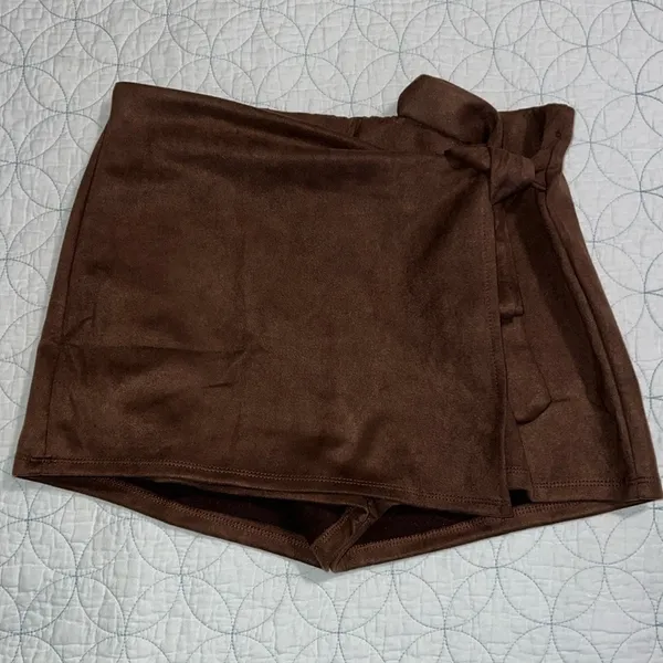 HAUTE MONDE women’s size XL wrap style feels like suede brown skort 2” inseam - Image 12